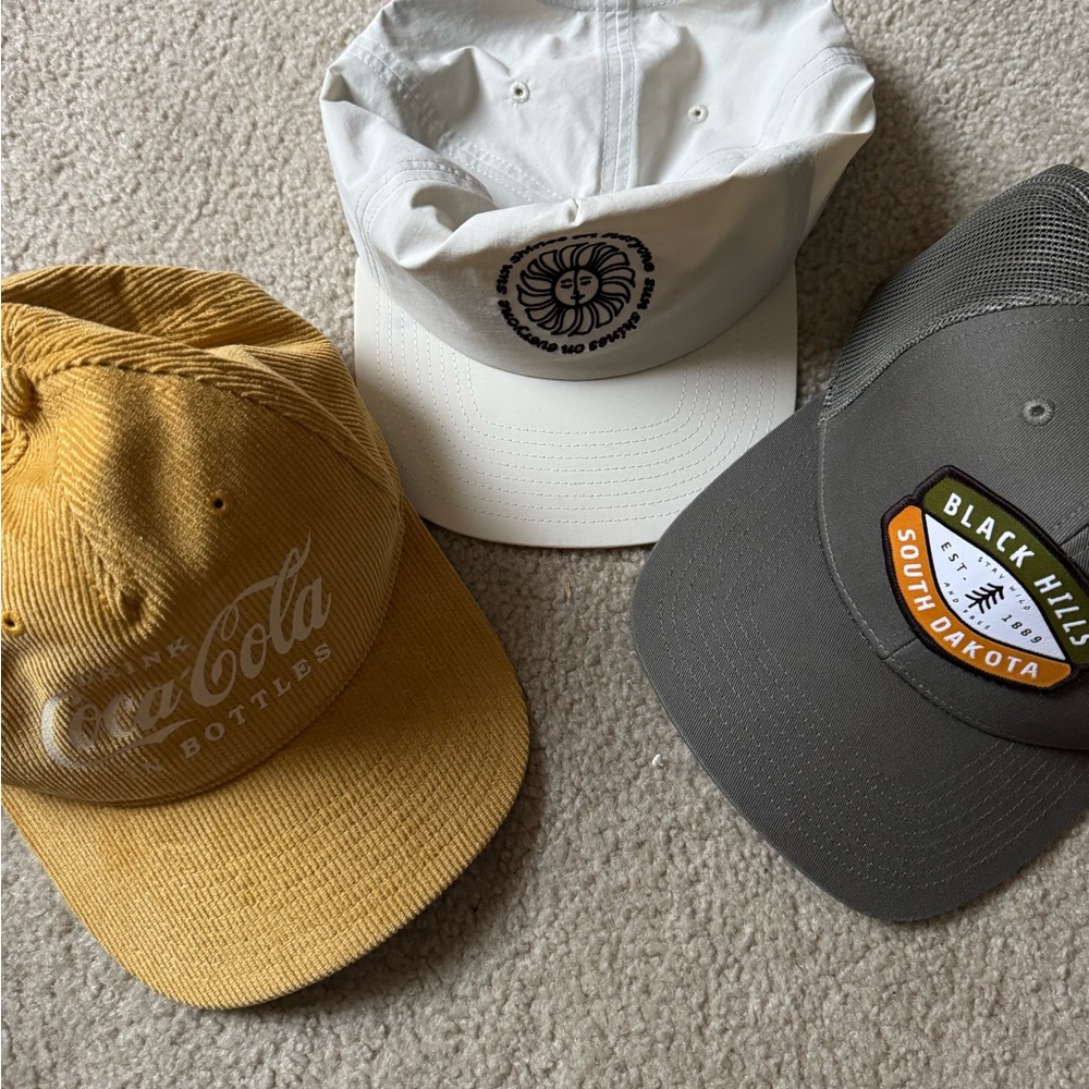 Men’s hats. Lot of 3